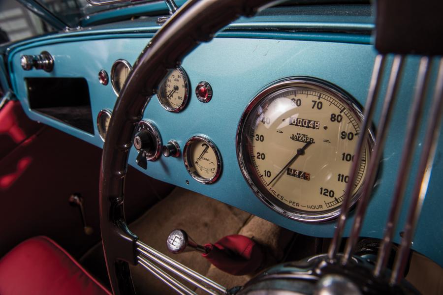 Панель приборов Lea-Francis 2&frac12;-Litre Sports 1949 года  (фото 27 из 40)